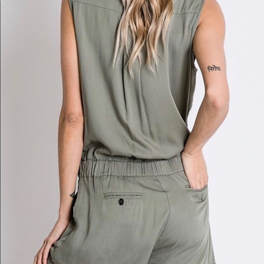 FABULOUS SAFARI STYLE ROMPER - Picture 3 of 8